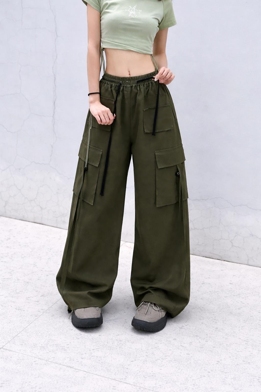 Olive Green Loose Fit Cargo Trousers – Everyday Casual Pants with Adjustable Drawstring