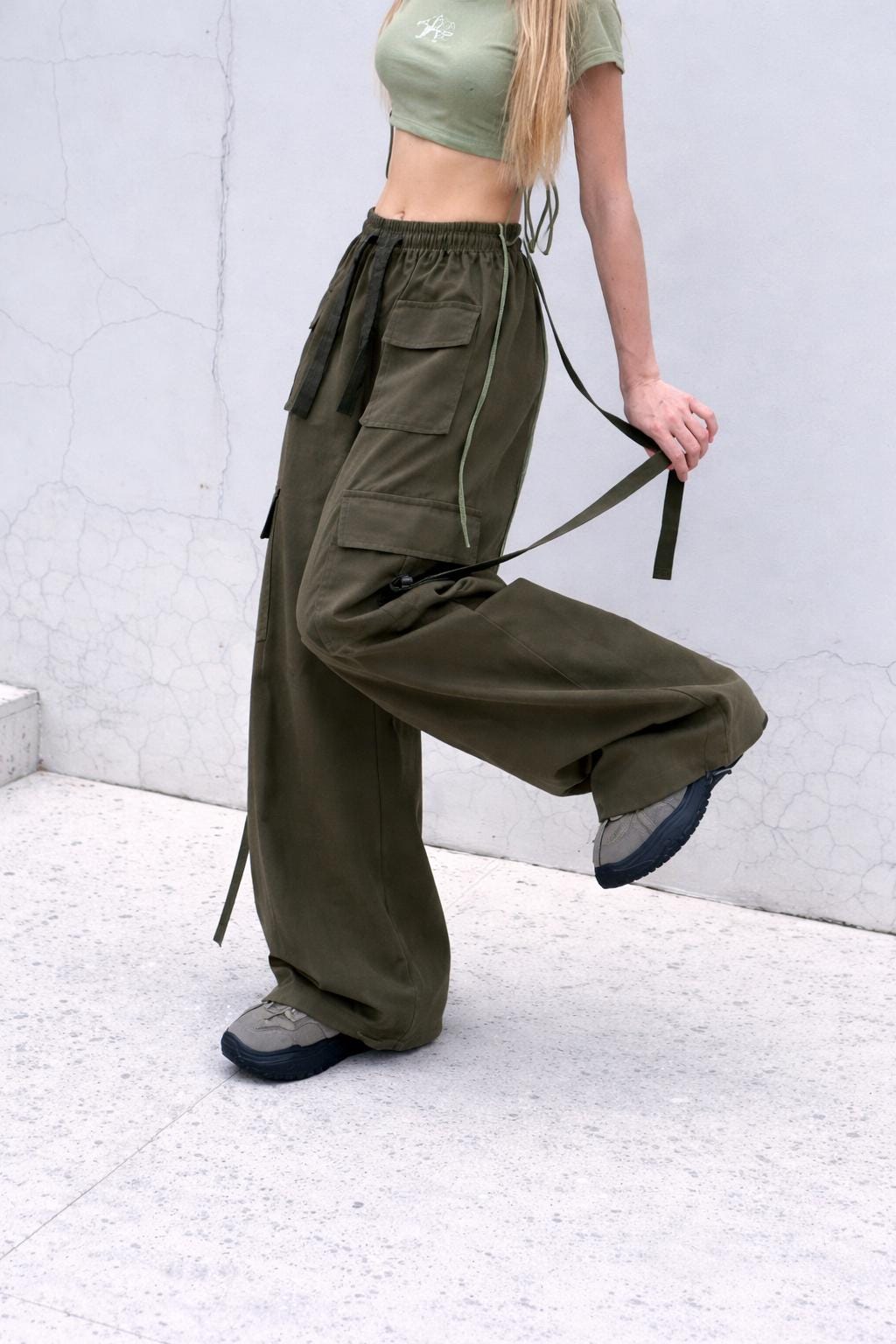 Olive Green Loose Fit Cargo Trousers – Everyday Casual Pants with Adjustable Drawstring