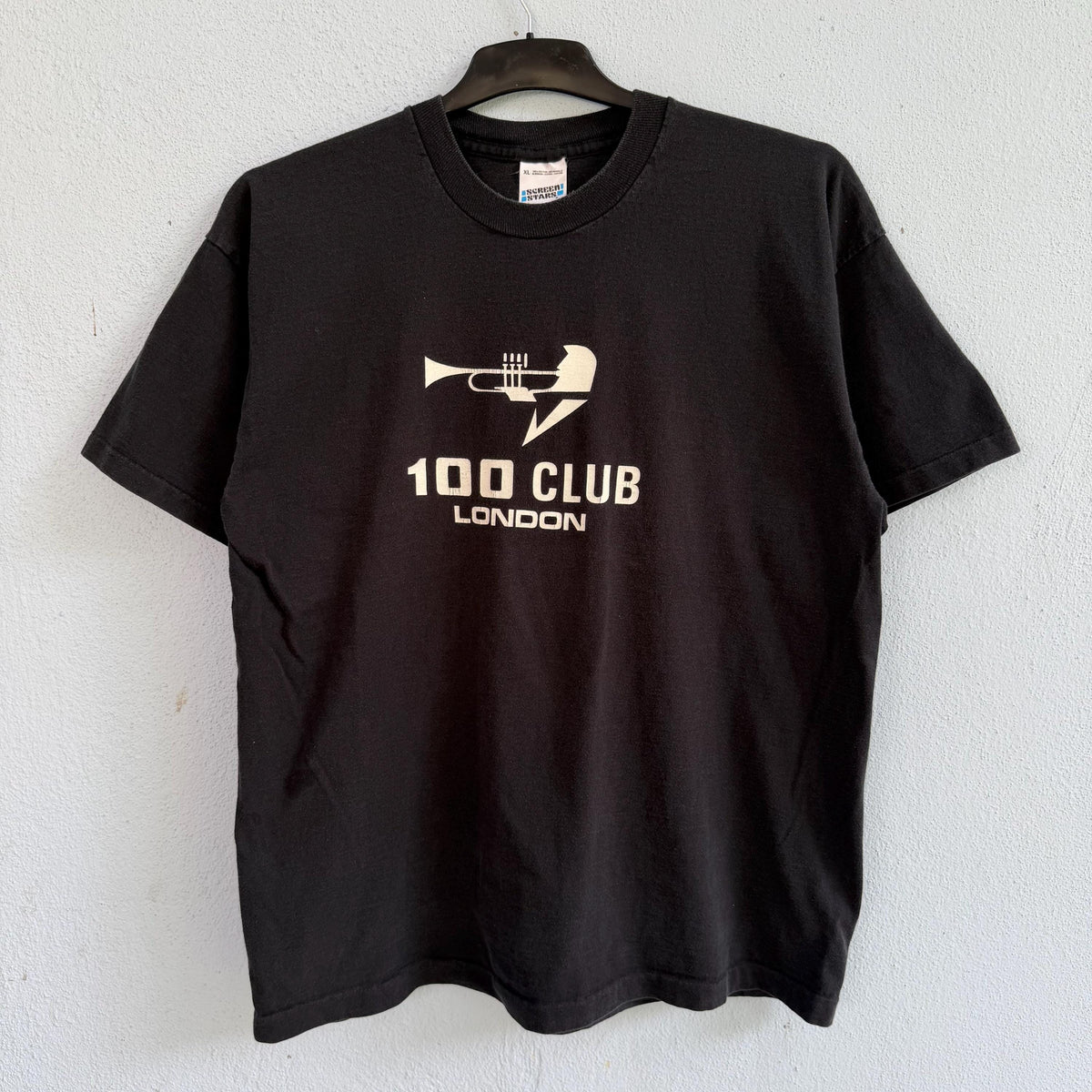 Vintage 90s Screen Stars Black "100 Club London" T-Shirt – Retro Music Venue Trumpet Graphic Tee Size XL